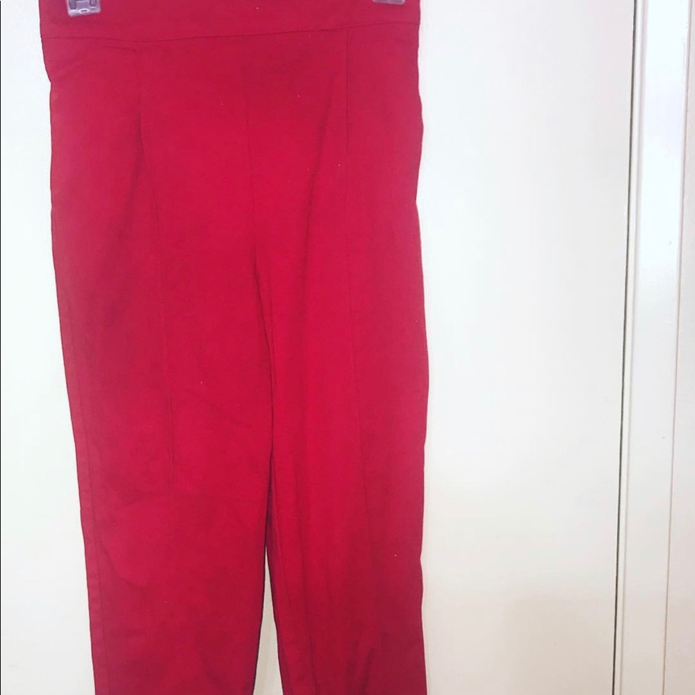 Laura Byrnes cropped trousers in red